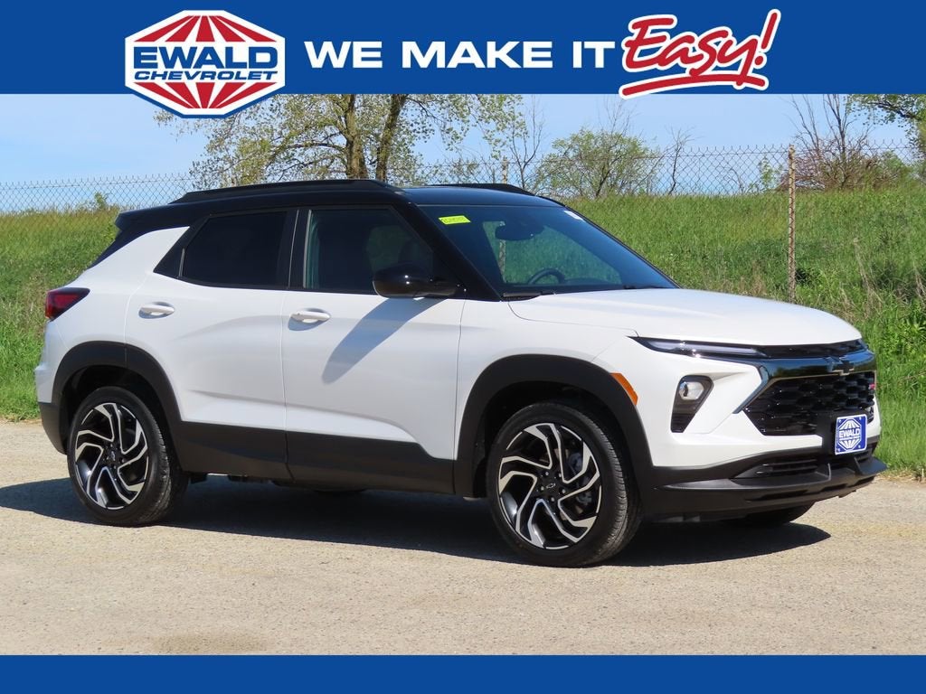 2026 Chevrolet Trailblazer RS in Iridescent Pearl Tricoat — front three-quarter view